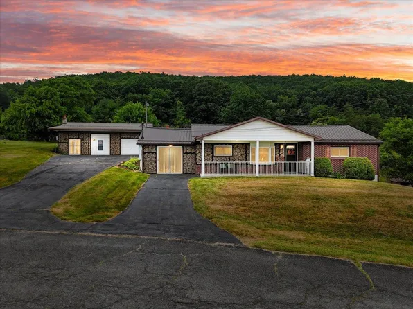 125 Oak Ln, Pulaski, VA 24301