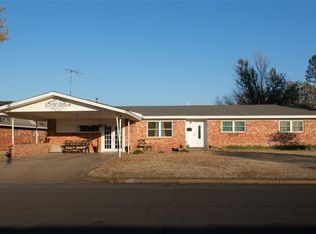 1302 N Prouty Ave, Watonga, OK 73772