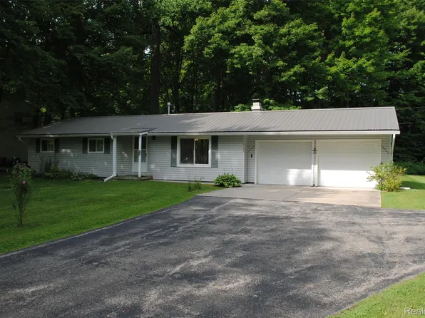 3103 Nokomis Trl, North Street, MI 48049