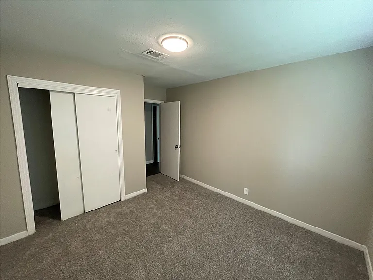 2526 Jackson St — Photo 11