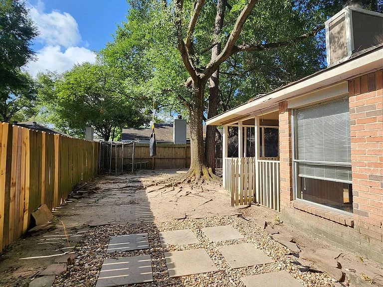 6938 Foxbrook Dr — Photo 13