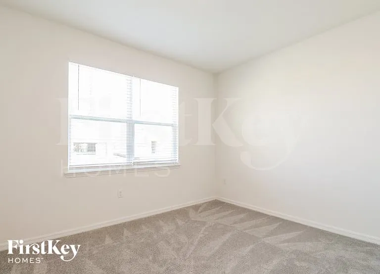 332 Corbel Ln — Photo 10