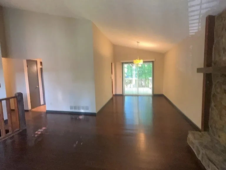 1265 Herrington Rd — Photo 6