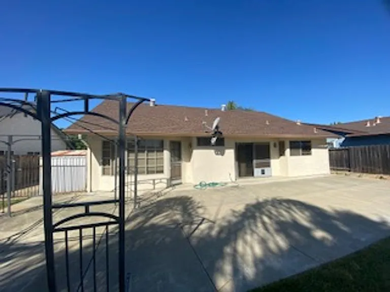 333 Bishop Dr — Photo 6