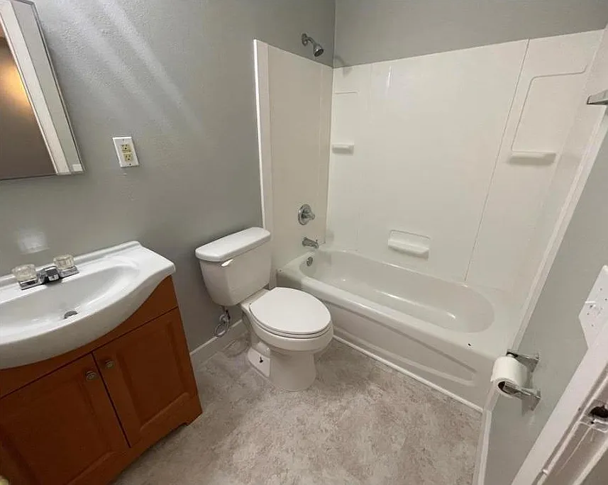 3 bed, 980 sqft, $1,100 — Photo 4