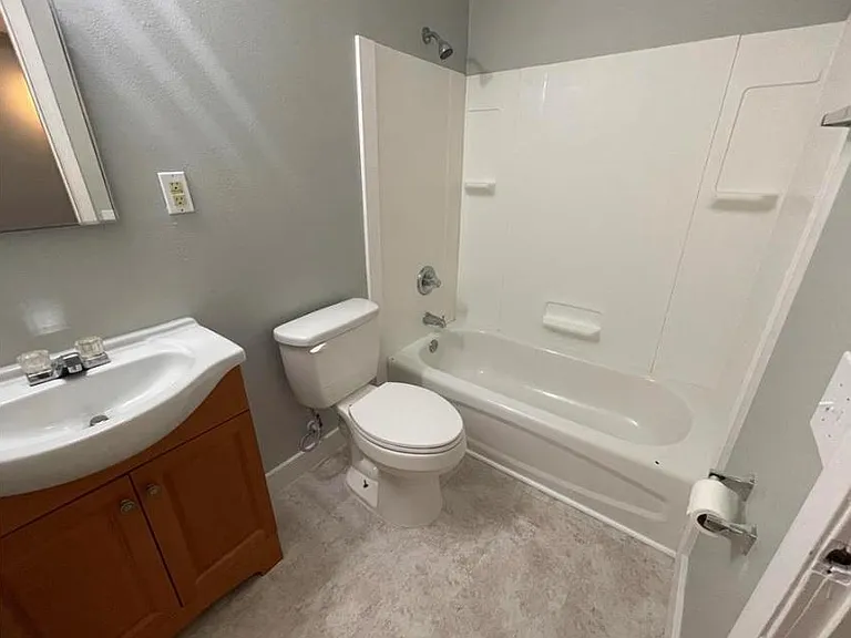 862 Saint Benedict Dr — Photo 4