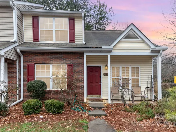 6881 Juniper Tree St, Charlotte, NC 28215