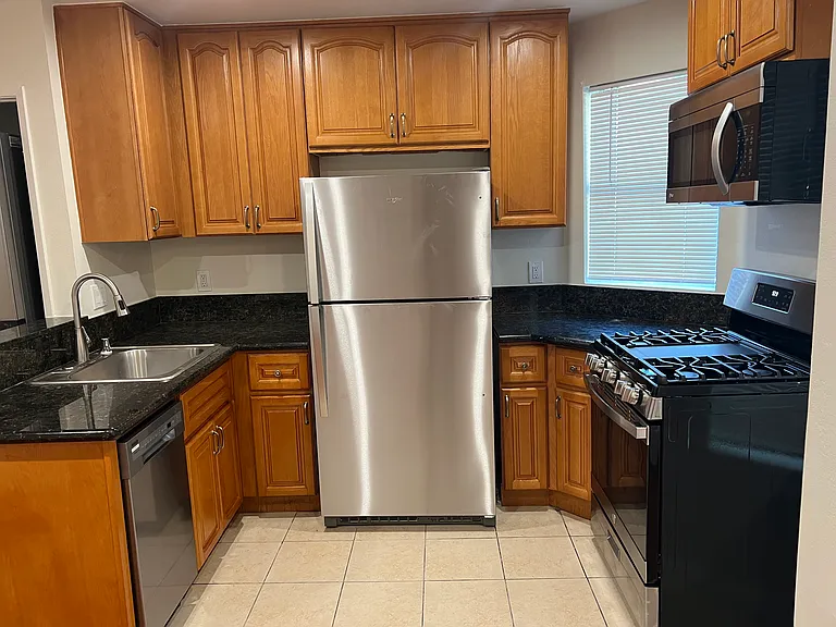 1244 Stanley Ave #7 — Photo 3