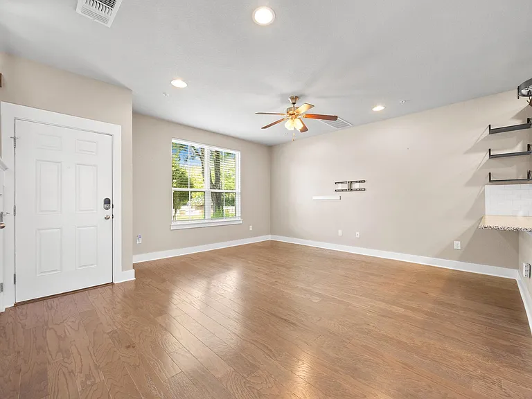 7505 Sugar Magnolia St — Photo 4
