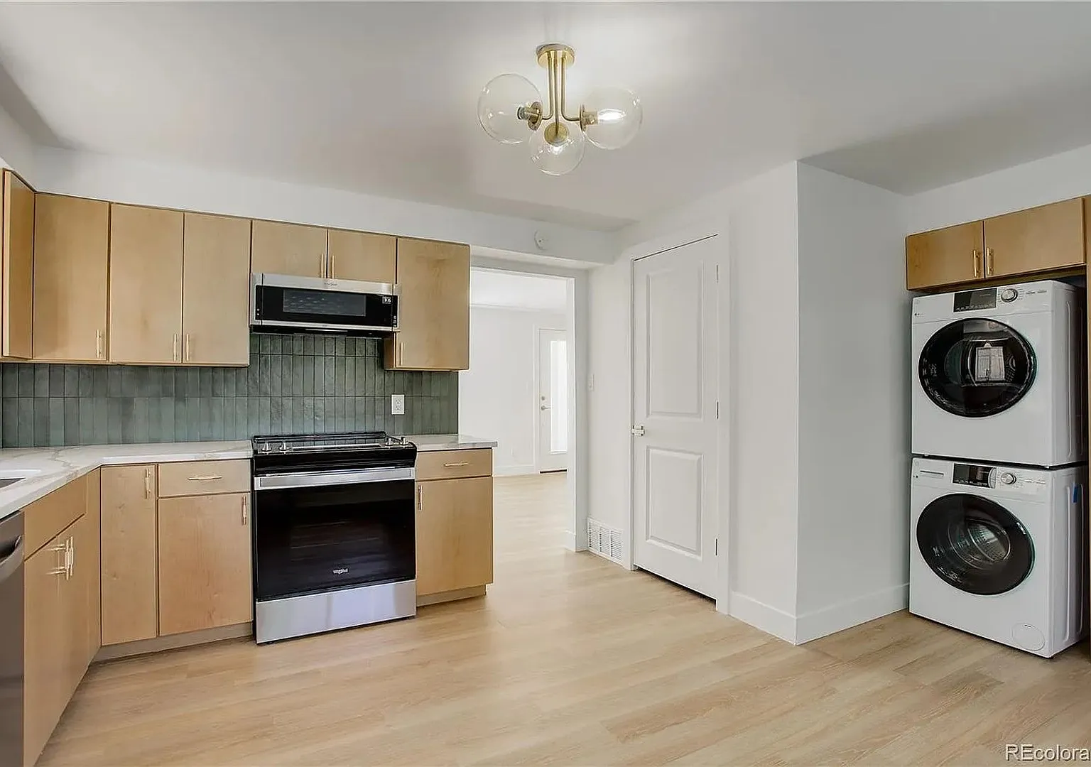 Updated 2BD, 1BA Half-Duplex in Englewood — Photo 4