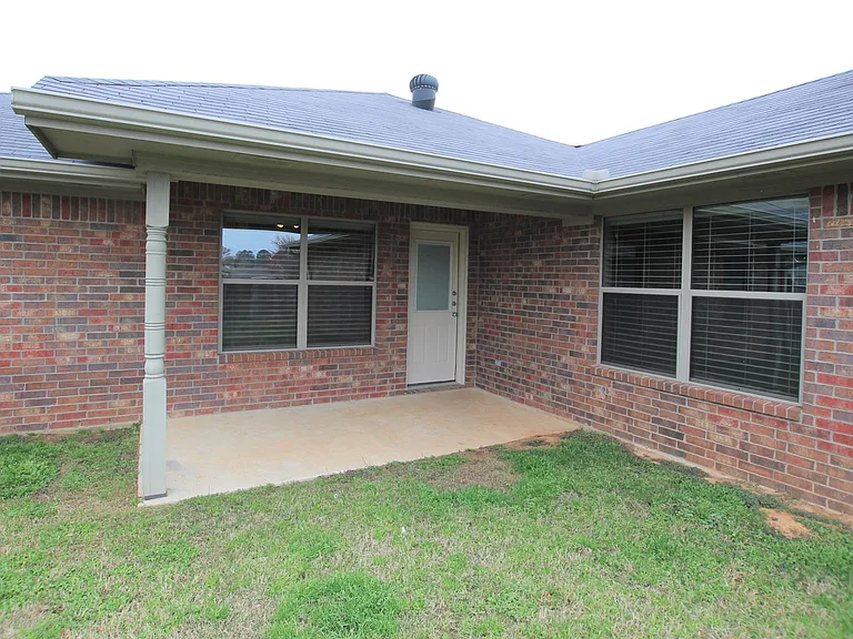 19401 King Ranch Dr — Photo 30
