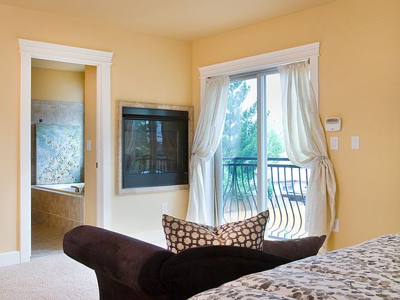 MASTER DOUBLE FIREPLACE