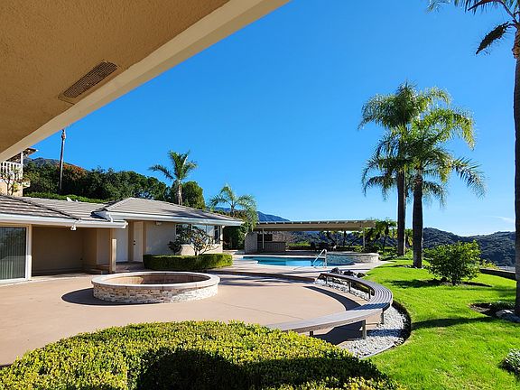2nd image of 2034 Vista Ave