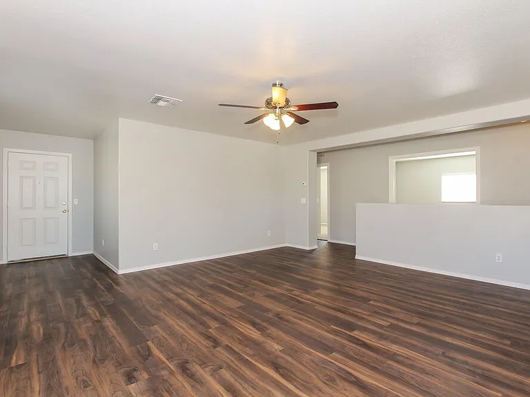 11502 W Corrine Dr — Photo 3