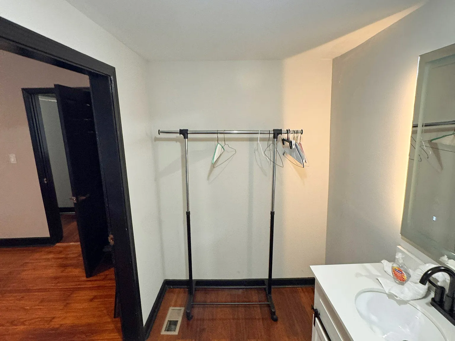 4 bed, 3.0 bath, 2800 sqft, $1,161 — Photo 2