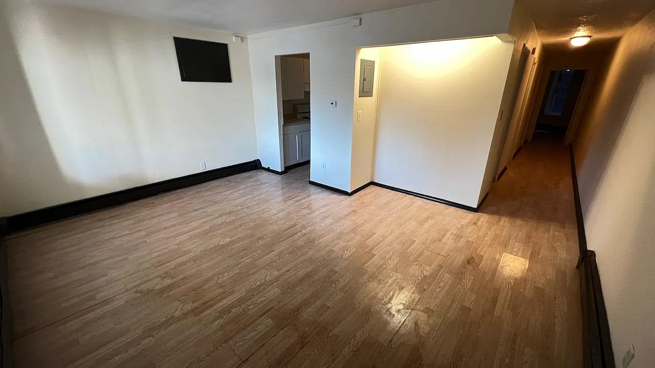 2 bed, 800 sqft, $900 — Photo 1