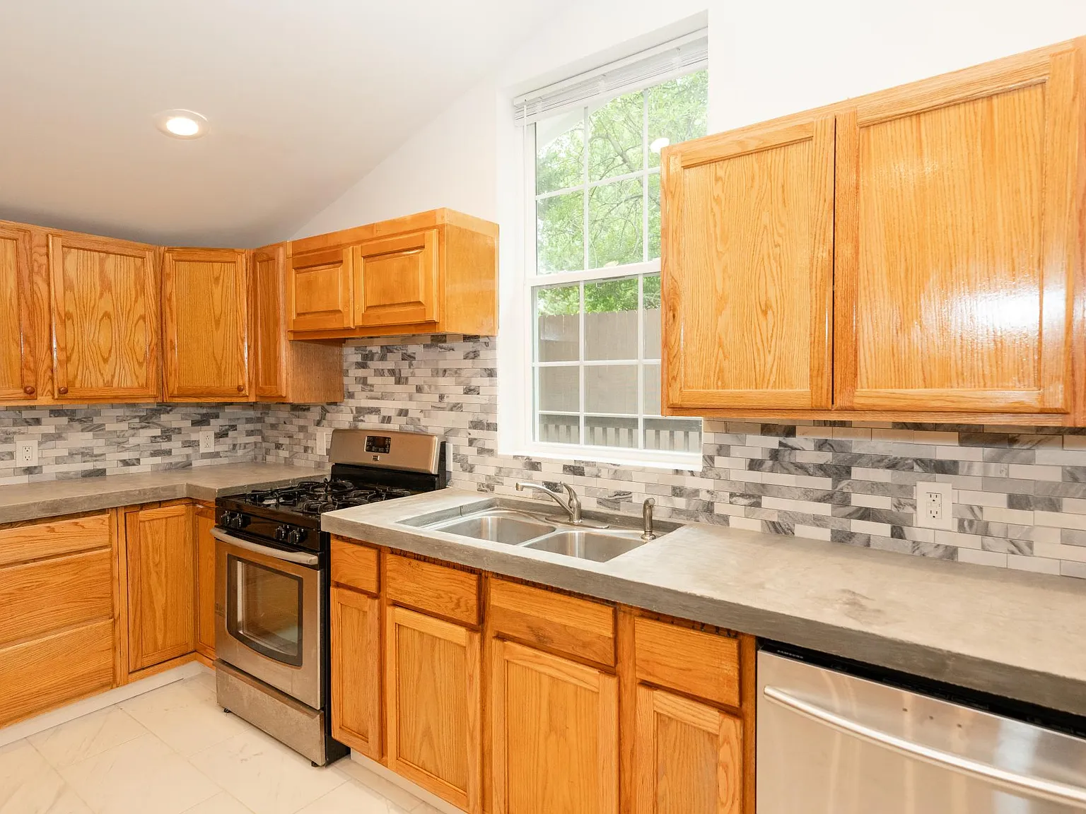 1270 Kendrick Rd NE — Photo 4