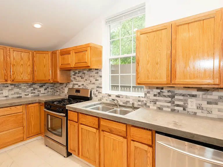 1270 Kendrick Rd NE — Photo 4
