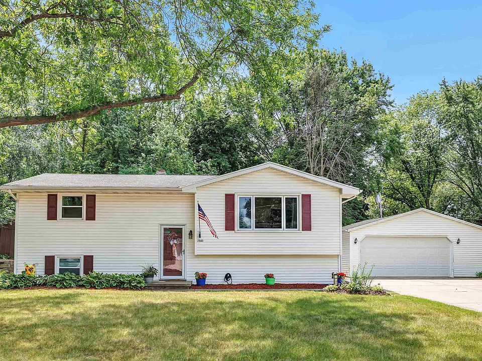 1st image of 2583 Oakwood Dr