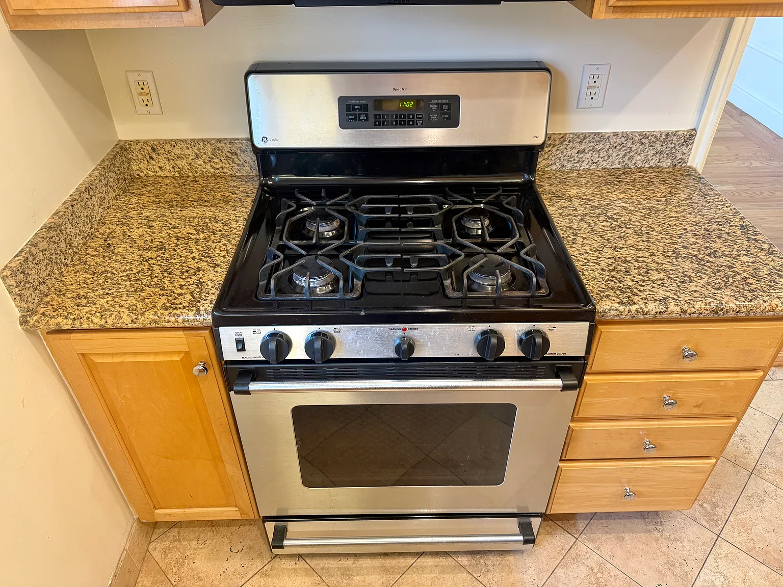 2 bed, 1050 sqft, $6,500 — Photo 4