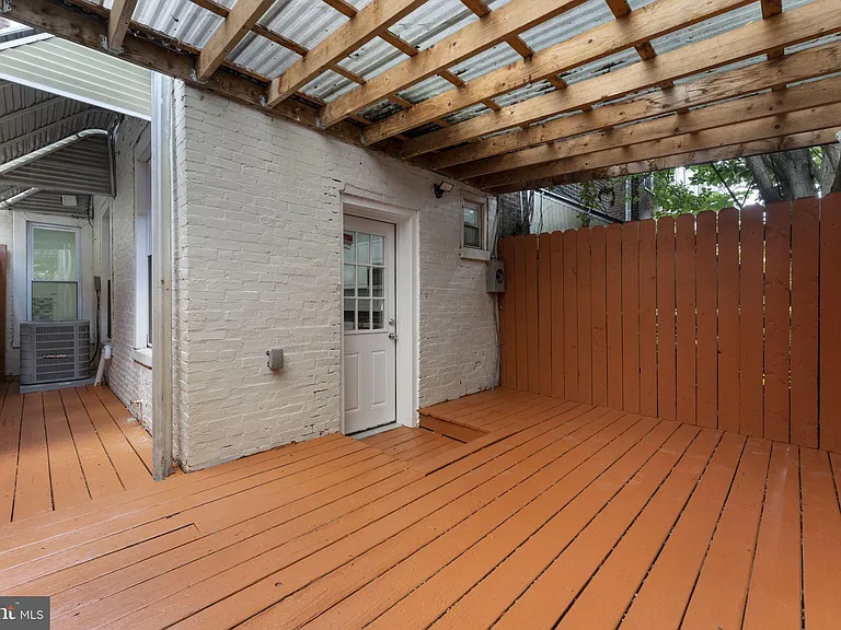 5426 Webster St — Photo 33