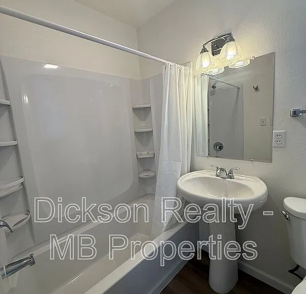 56 1/2 S Wells Ave #1 — Photo 8
