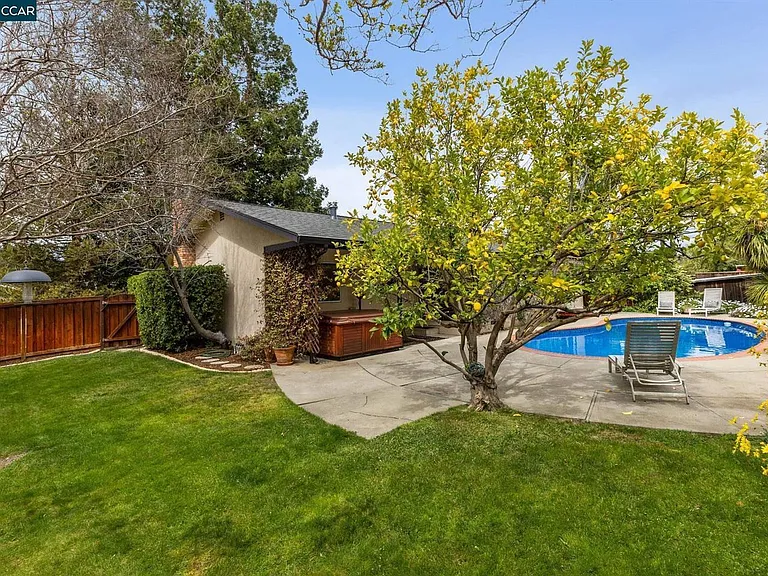 Sumac Cir — Photo 13