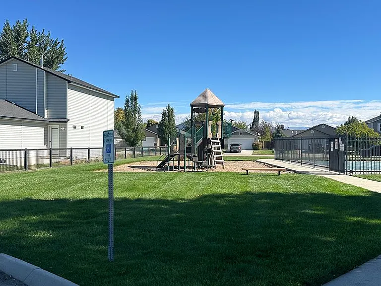 4258 S Glenmere Way — Photo 3