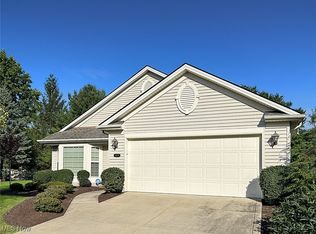 15579 Oak Hollow Ln, Strongsville, OH 44149