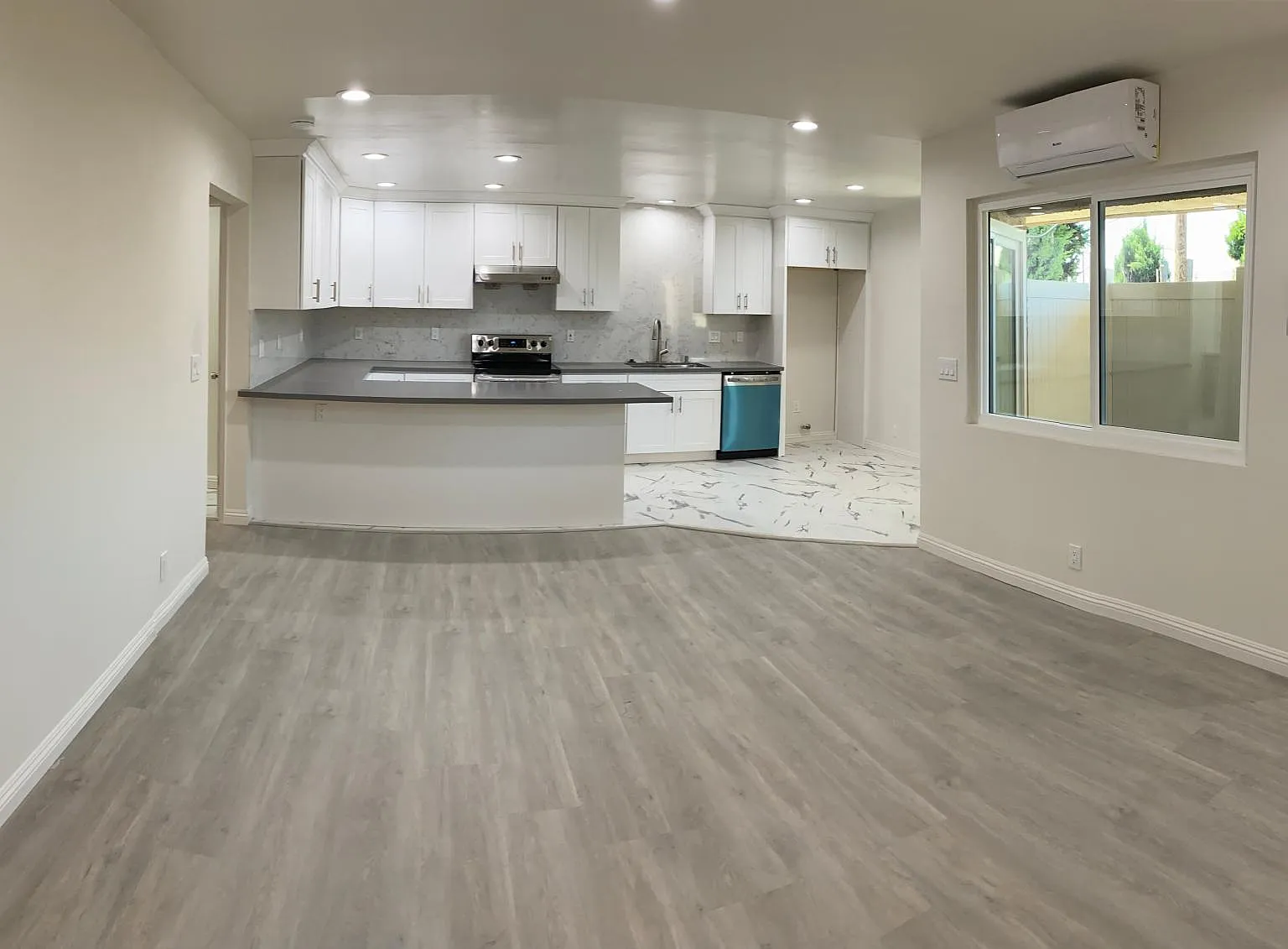 2 bed, 1000 sqft, $2,800 — Photo 4