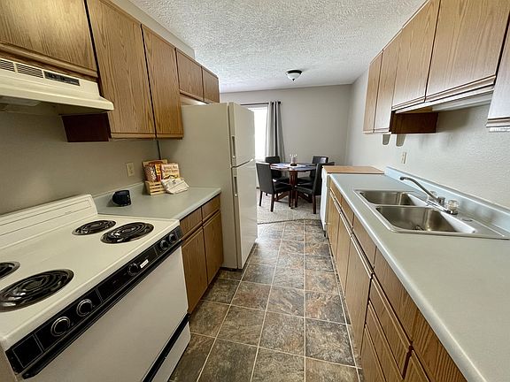 2nd image of 1000 Elm St #203