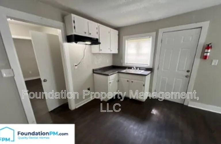 1371 E Trigg Ave — Photo 9