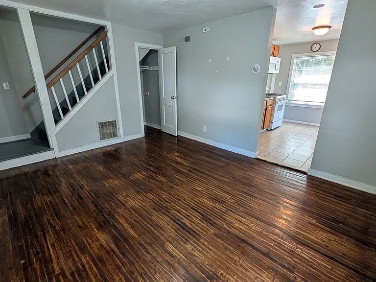 30 Hilltop Rd #2R — Photo 1