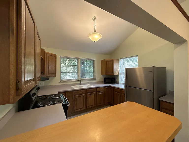 213 S Summit Ave — Photo 1
