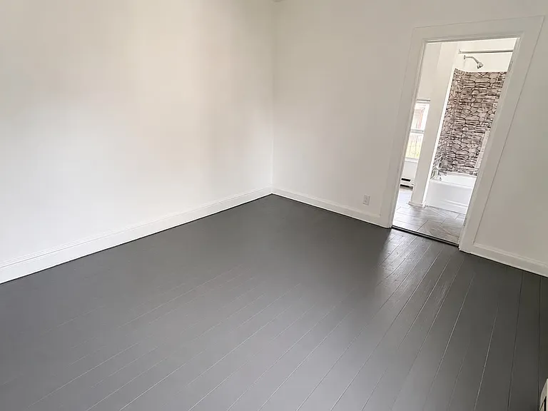 148 E Washington St — Photo 5