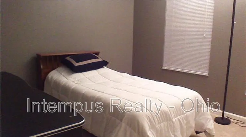 2 bed, 2.5 bath, 1695 sqft, $1,697 — Photo 3