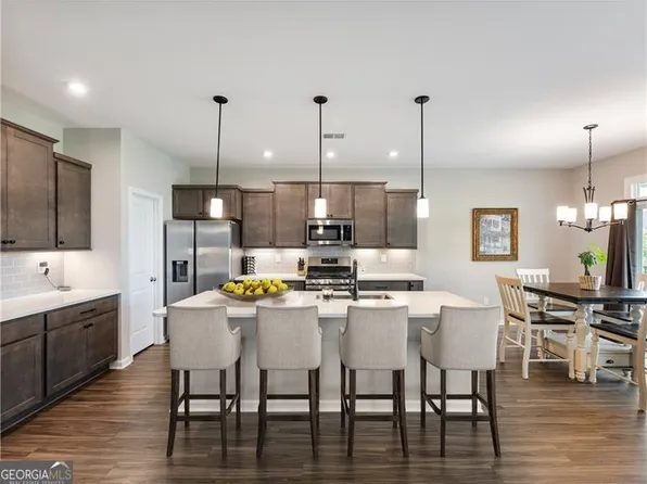 627 Michigan Cir, Hoschton, GA 30548