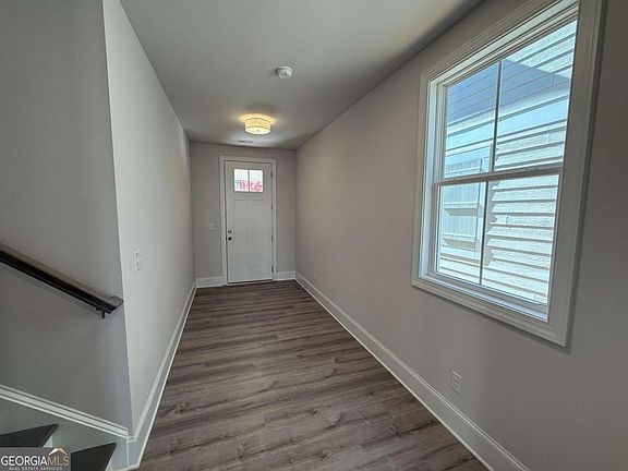 4th image of 1652 Crestcreek Ct