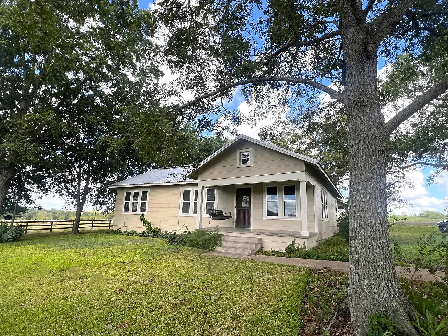 3 bed, 2.0 bath, 1320 sqft, $1,700 — Photo 1