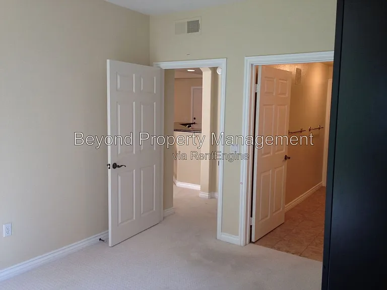 9263 Regents Rd #B209 — Photo 11