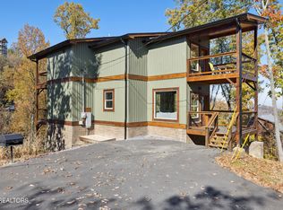 764 Chestnut Dr, Gatlinburg, TN 37738