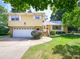 218 W Elm St, Wheaton, IL 60189