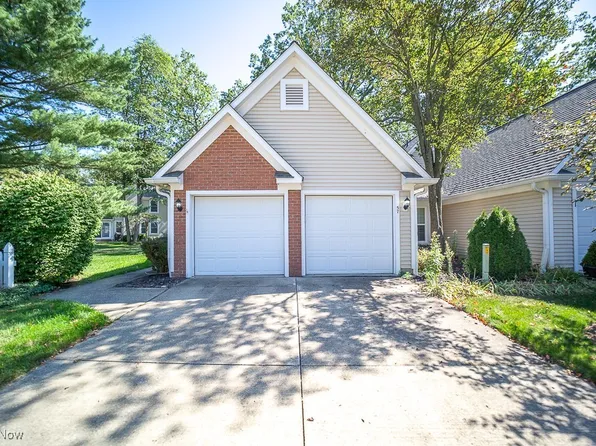 225 Westwind Dr Unit 57, Avon Lake, OH 44012