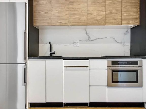 3rd image of 924 Myrtle Ave #6CC
