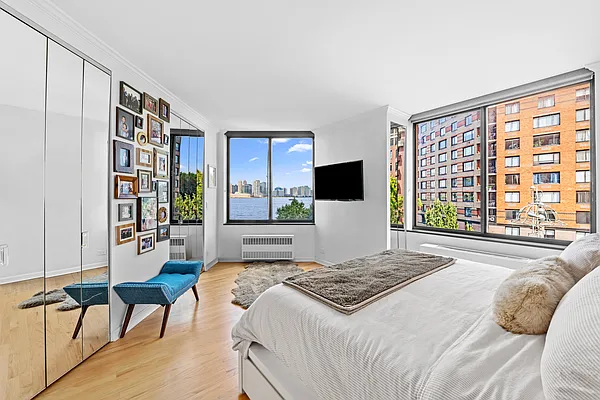 Sold by Compass | media 6