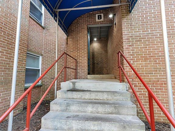 4th image of 900 Brightwood Manor Dr #B5