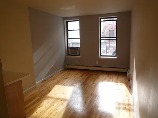 Rented by DSA Realty Midtown West | media 36