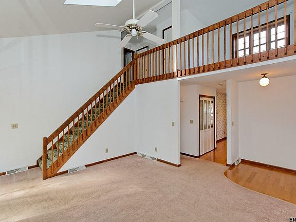 5th image of 73 Woodside Dr