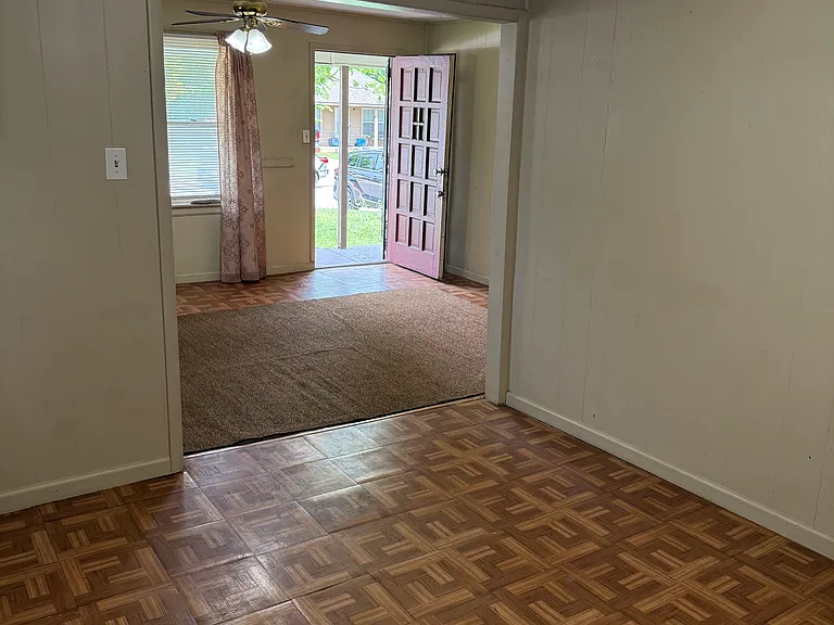 2134 N Norfolk Ave — Photo 4
