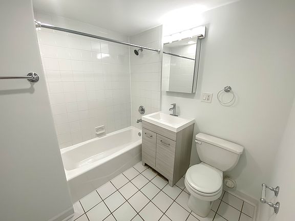 4th image of 2450 1/2 N Southport Ave #103
